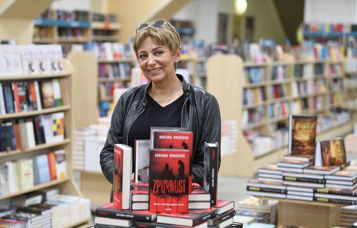 Adriana Krnáčová napsala knihu Zpupnost.