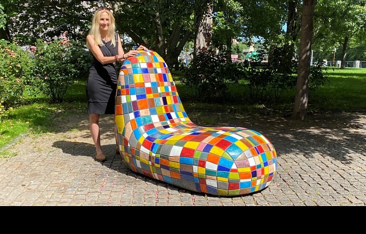 Dvě křesla od Alexandry Koláčkové mohou být také prolézačkou 