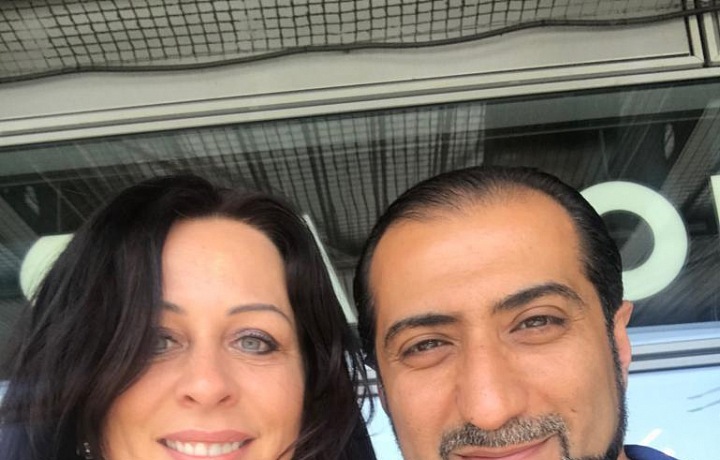 Ali a jeho partnerka.