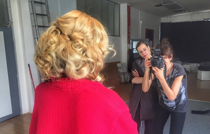 Alžběta se pro focení narodila. 