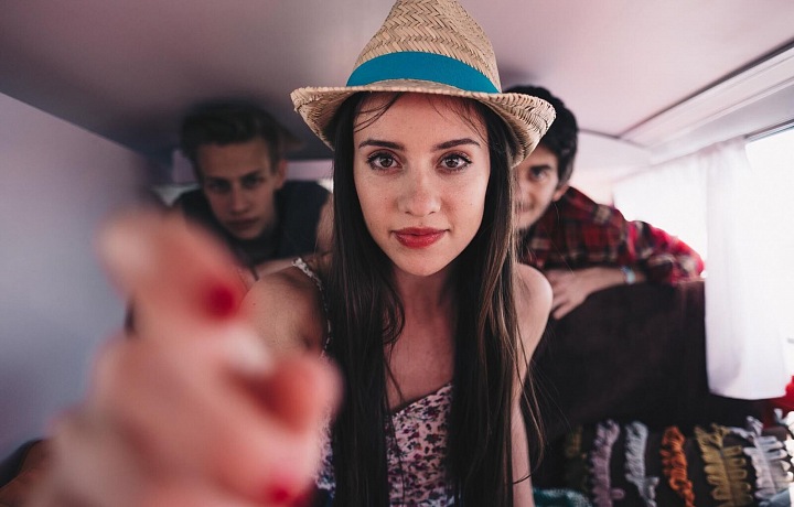 Barbora Černá v reklamě na CocaColu