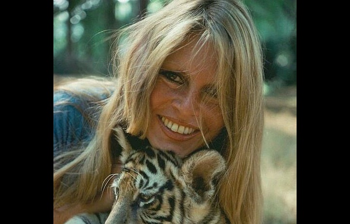 Brigitte Bardot se lvíčetem