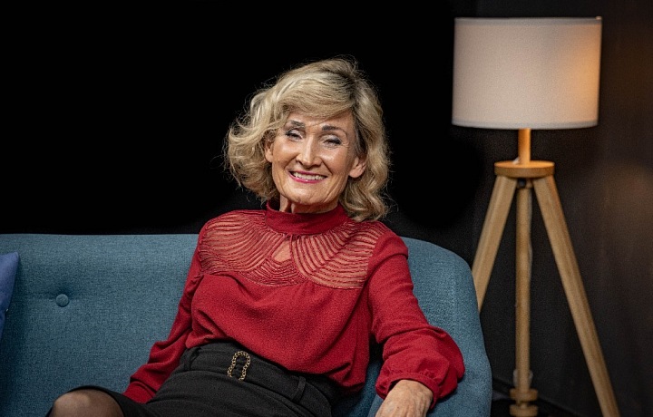 Zuzana Bubílková na sedačce