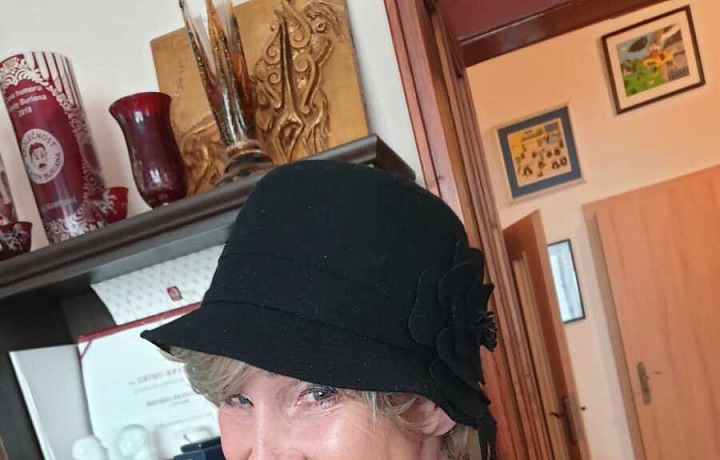 Bubílková v klobouku