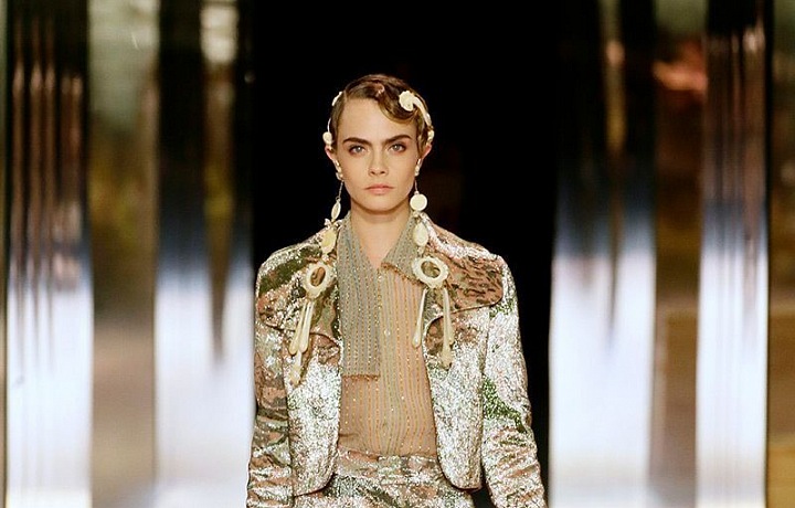 Cara Delevingne na přehlídce Fendi Couture SS2021