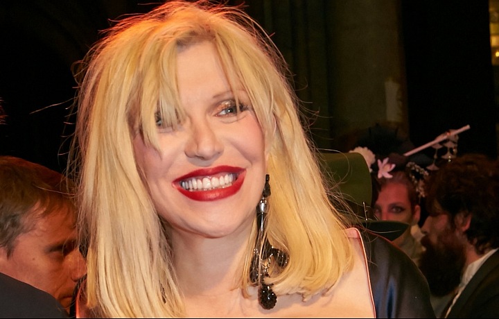 Courtney Love požiadala o britské občianstvo
