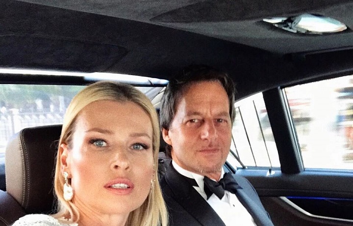 Daniela Peštová s Pavolem Haberou jedou v autě