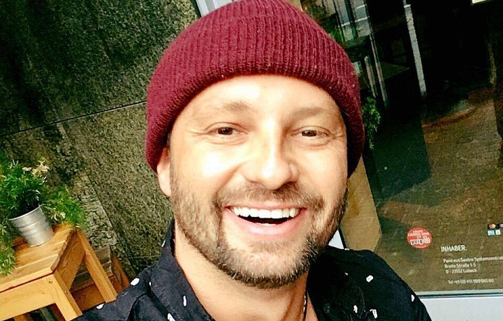 Marek Dědík v čepici. 