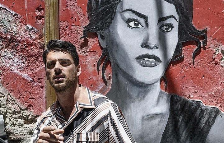 Michele Morrone v modelu Dolce & Gabbana SS2020