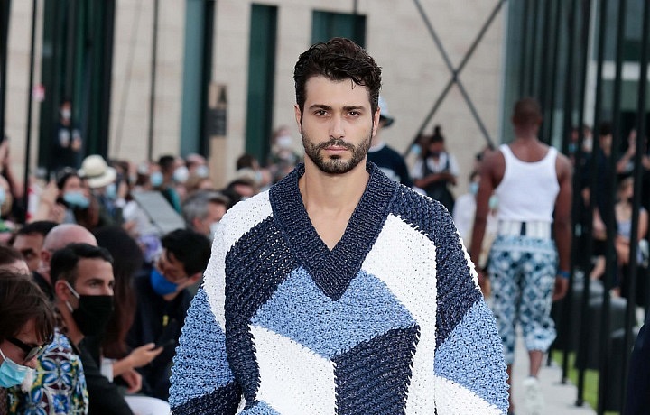 Muž ve svetru Dolce & Gabbana