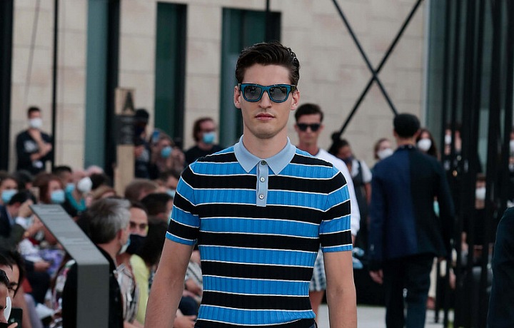 Muž v modelu Dolce & Gabbana Spring Summer 2021