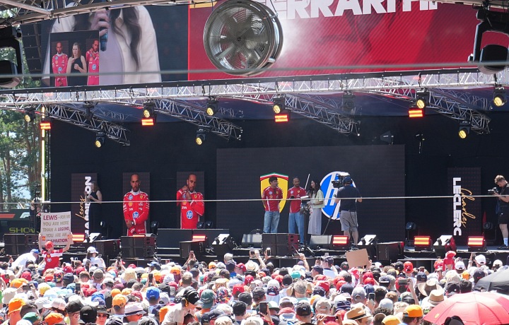 Tím Scuderia Ferrari