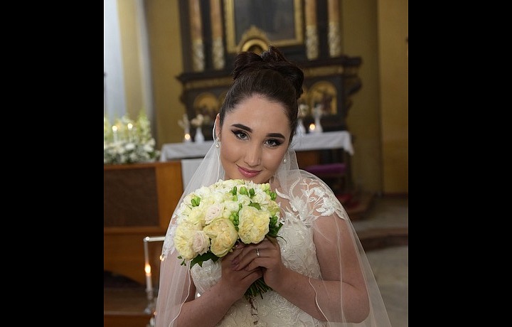 Bola naozaj krásna nevesta.