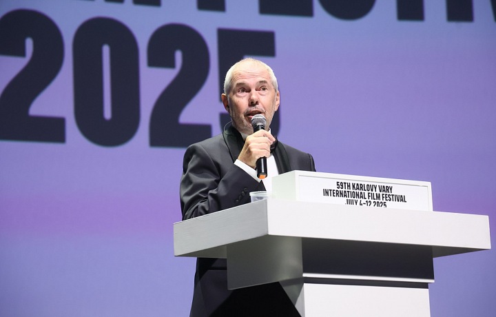 Marek Eben počas moderovania
