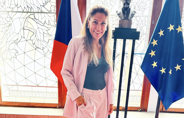 Decroix vsadila na kombinaci černé a růžové