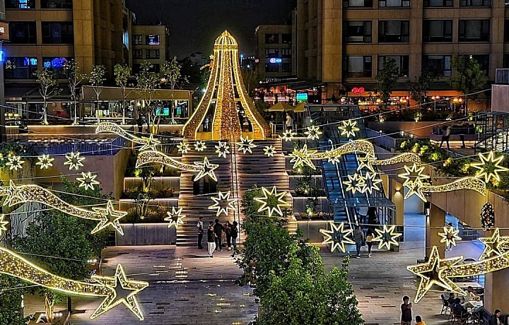 Egypťania oslavujú Vianoce úžasnými jasnými svetlami a farbami, ktoré demonštrujú ich jedinečnú kultúru.