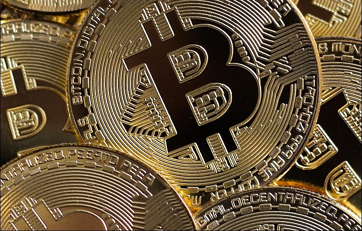Bitcoin opäť nabera na sile
