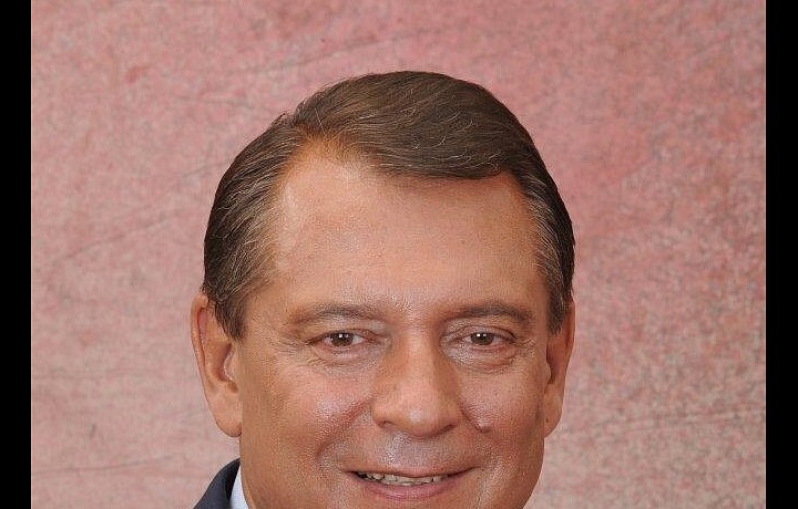 Jiří Paroubek je stále pracovně aktivní. zaobírá se nejen ekonomickým poradenstvím, ale i publicistikou.