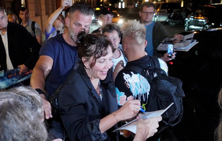 Hollywoodska herečka Maggie Gyllenhaal na KVIFF 2026.