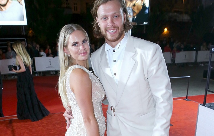 David Pastrňák s Rebeccou Rohlsson v roku 2021