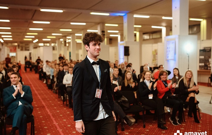 Mladý slovenský vedec Adam Kovalčík (Festival vedy a techniky 2023)