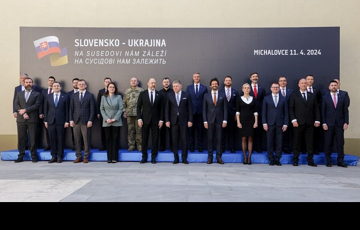 Slovenský premiér Robert Fico a premiér Ukrajiny Denys Šmyhaľ