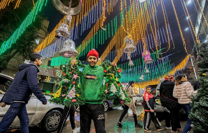 Egypťania oslavujú Vianoce úžasnými jasnými svetlami a farbami, ktoré demonštrujú ich jedinečnú kultúru