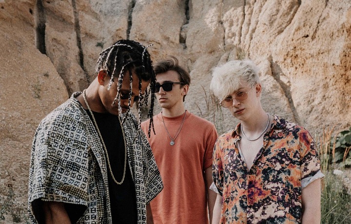 Ke spolupráci na songu Máma říkala byl přizván Ben Cristovao.