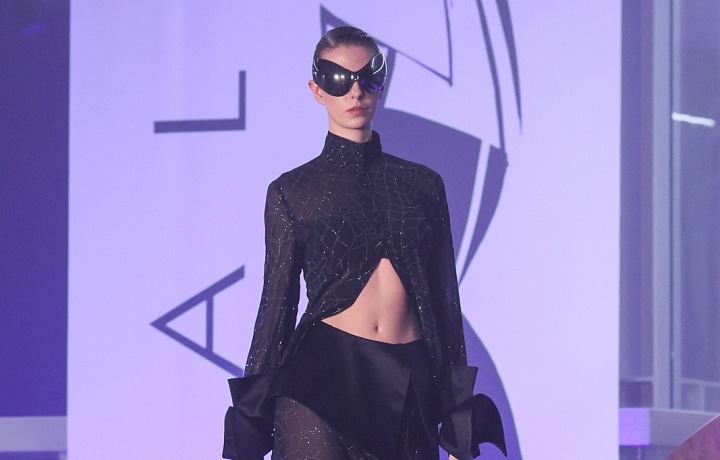 Modelky mali na sebe kozmické okuliare