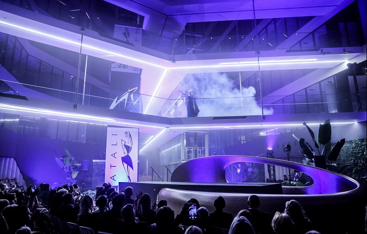 Priestor Roztyly Plaza pripomínal kozmickú loď