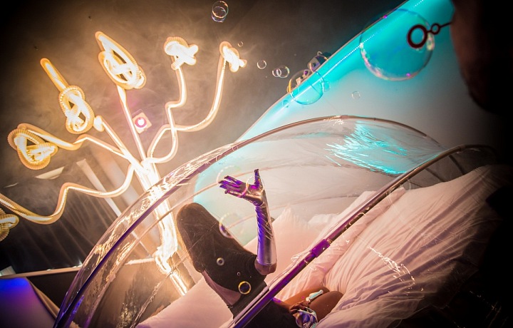 Pokoj v hotelu Anybody. 