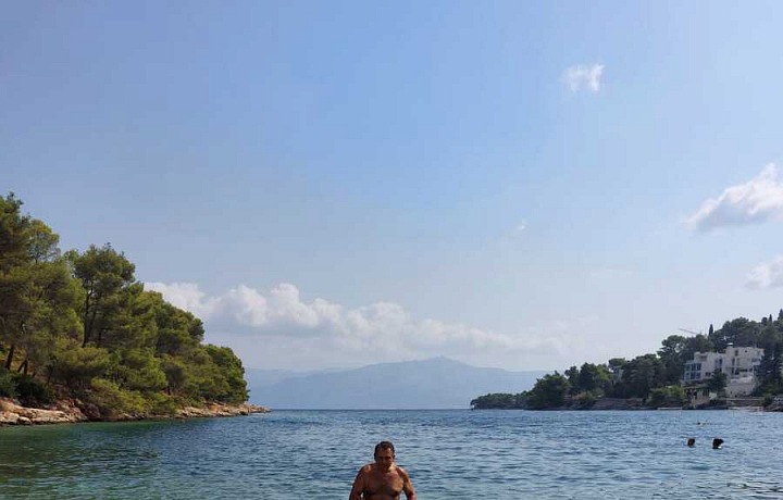 Jiří Paroubek velmi rád plave, obzvlášť na dovolené.