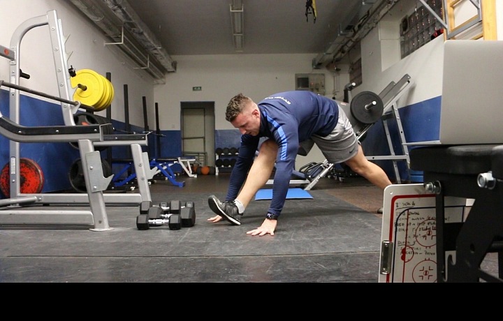  Michael Obrtel během on-line tréninku pro mládež Rytíři Kladno.