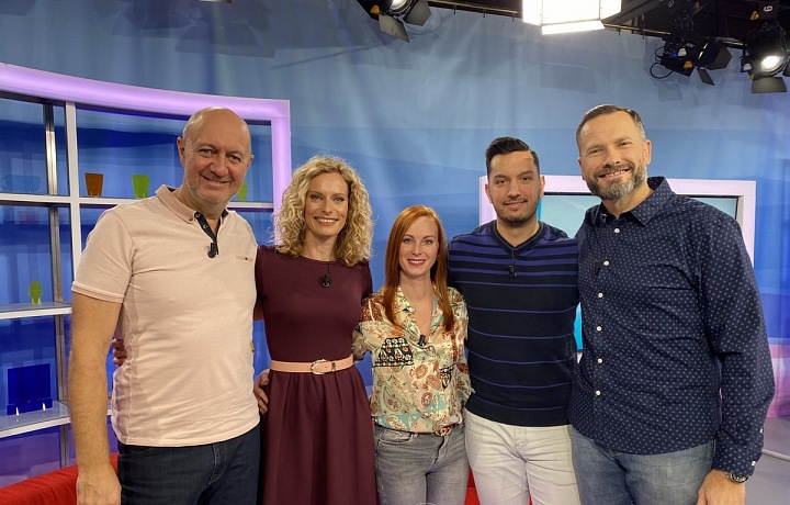 Petr Jan Křen v pořadu Snídaně s Novou s účastníky experimentu Klárou Proškovou a  Michalem Schöpkem.