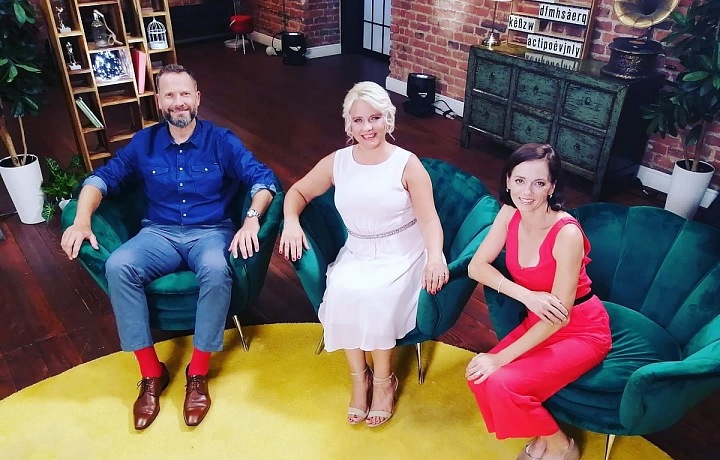 Petr Jan Křen s kolegyněmi Šárkou Vávrovou a Jaroslavou Babkovou v sociálním experimentu Svatby na první pohled.