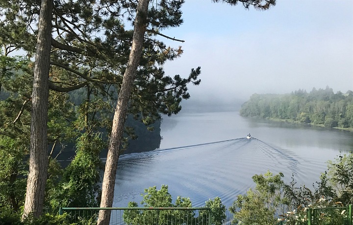  Oblíbený výhled Jiřího Drahoše na Kamýckou přehradu z terasy jeho chaty