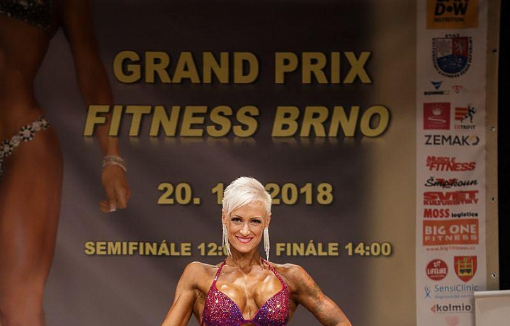 Iva na soutěži v bikiny fitness.