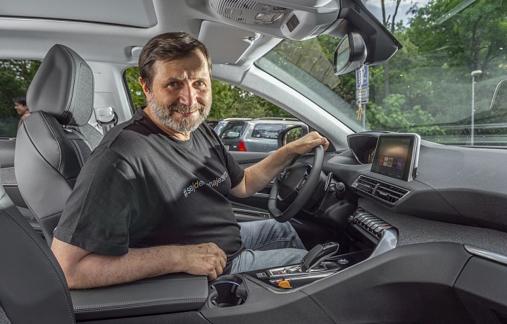 Jan Hrušínský v autě 