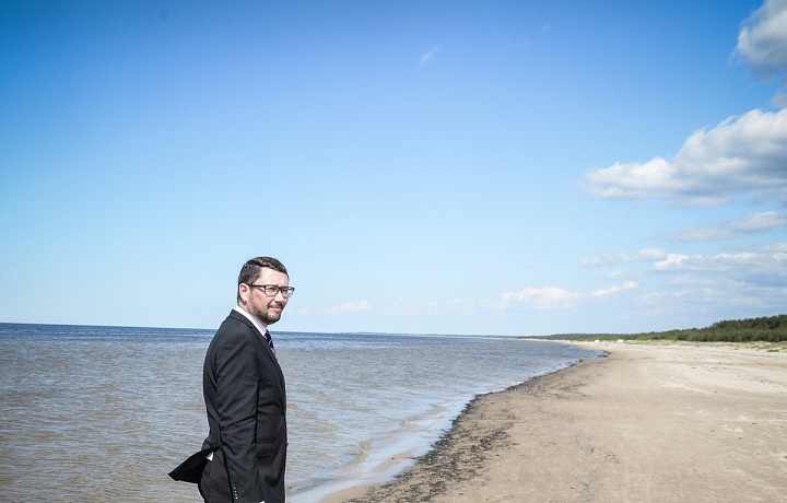 Jiří Ovčáček u moře v době před koronavirem.