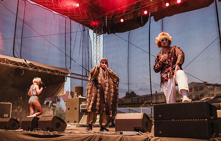 Jordan na koncertě s Kapitánem Demo.