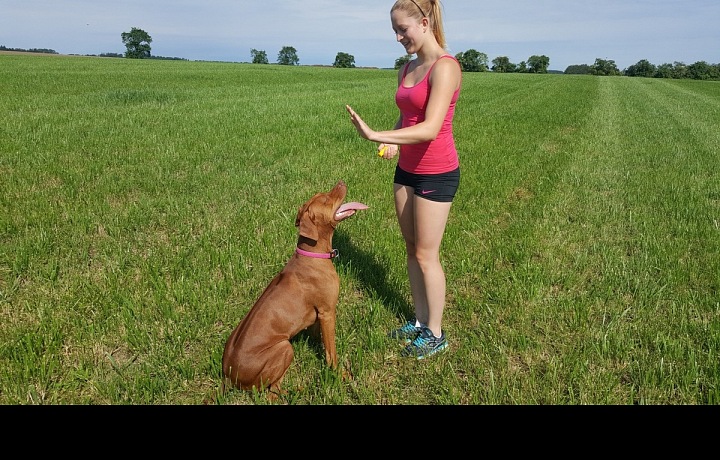 Klára se svým psem. 