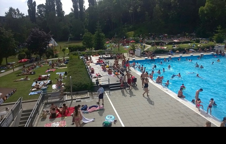 Ještě loni to na Petynce vypadalo takhle. 