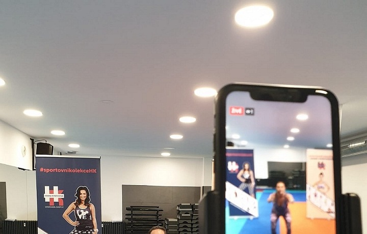 Kynychová při online lekci. 