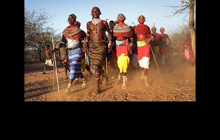 V Keni existuje množstvo rôznych kmeňov (viac ako 40) a každý kmeň má svoje vlastné tradície.