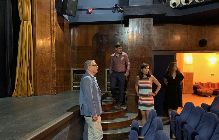 Ministr kultury Lubomír Zaorálek v divadle