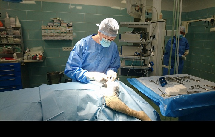 Lukáš Duchek během operace. 