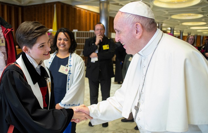 Martina Viktorie Kopecká během setkání s papežem Františkem 