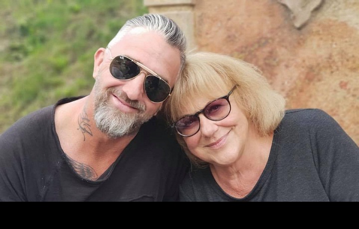 Rajmont se svou maminkou Ivou Hüttnerovou.