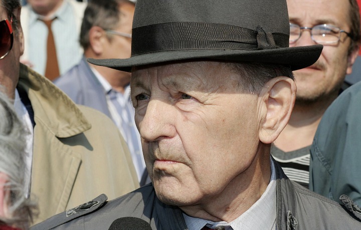 Smrt Jakeše rozdělila Česko na dva tábory.