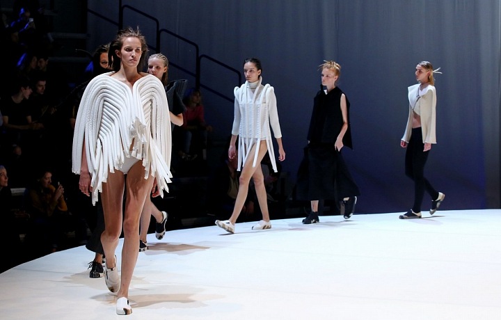 Modelky na přehlídkovém mole